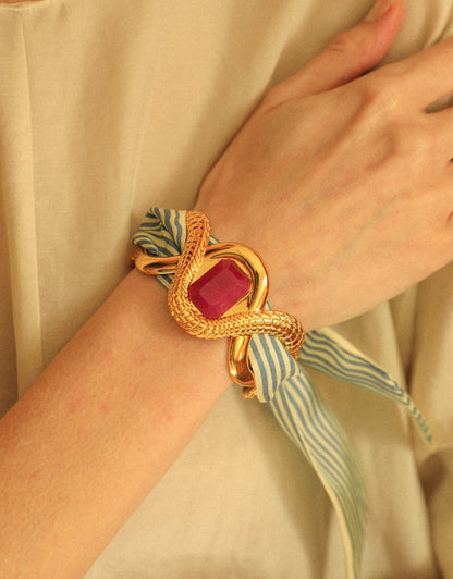 manchette-caiman-agathefuchsia-année-divinity-sete