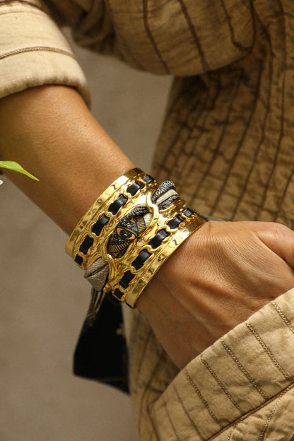 Grande manchette Annee noir et doré design chaine large femme