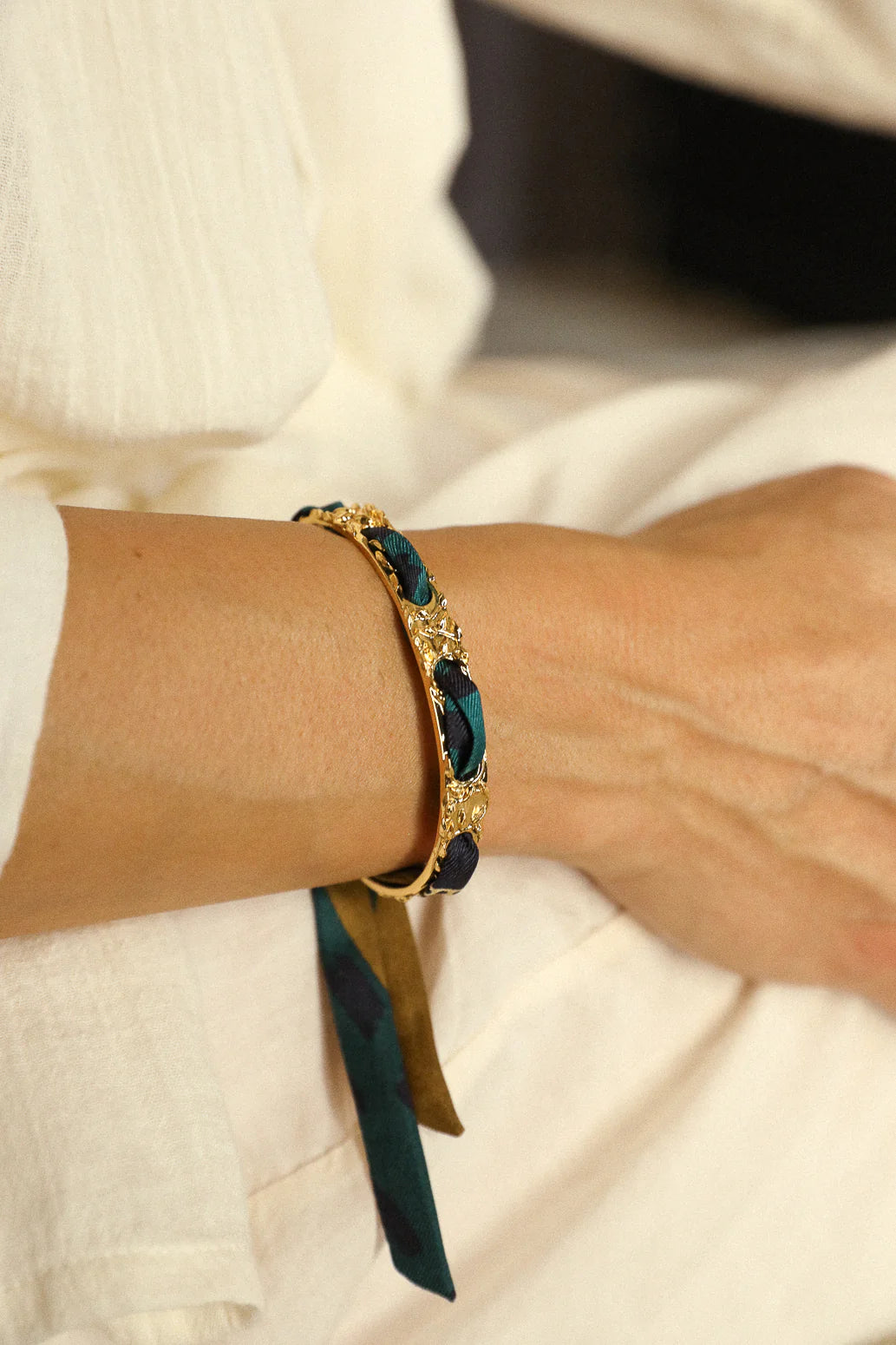 Manchette doree fine ajouree bijou foulard Divinity Sete