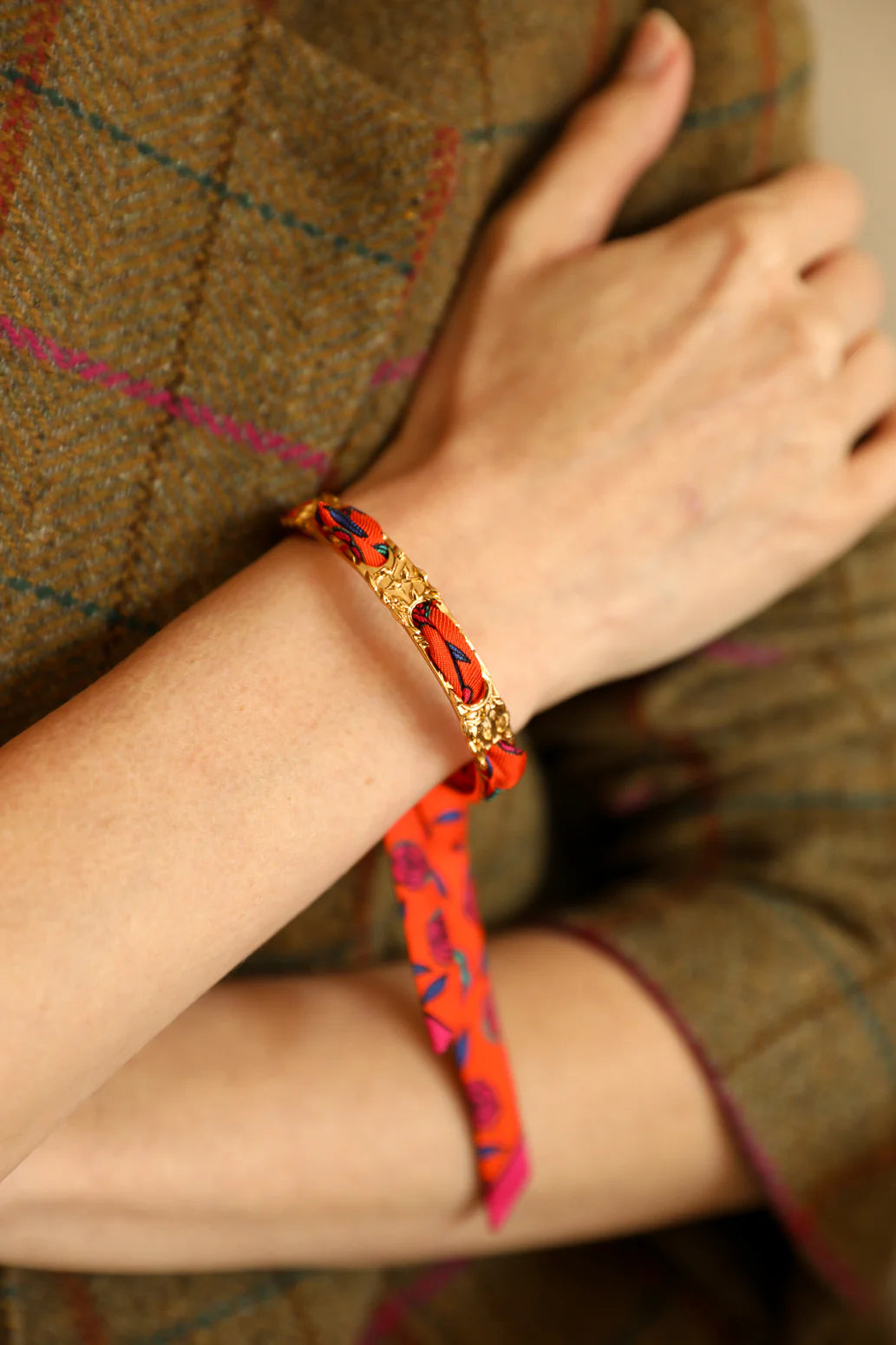 Manchette doree fine ajouree bijou foulard Divinity Sete
