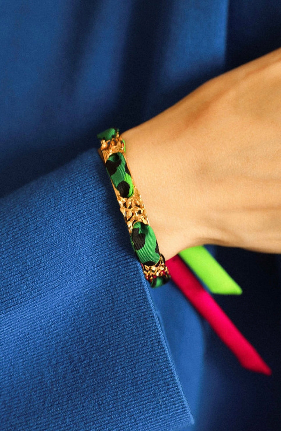 Manchette feerie doree bracelet foulard ajoure floral bijou femme