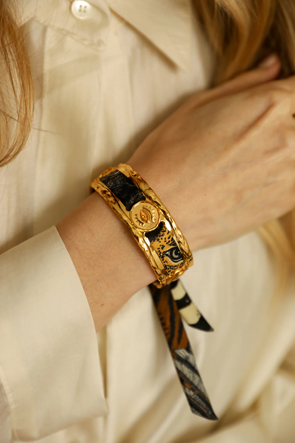 Manchette irma doree bracelet foulard oeil bijou symbolique