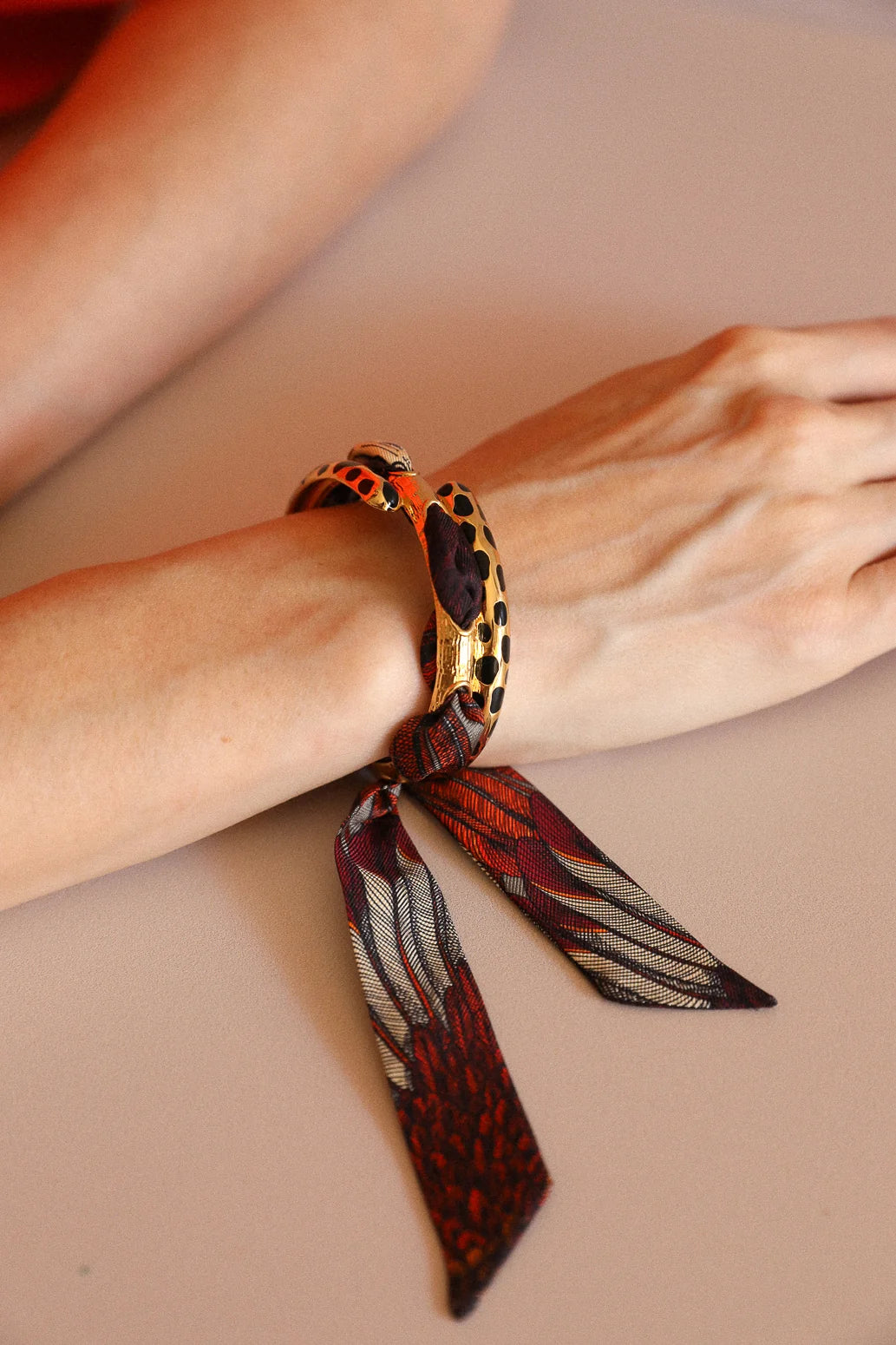 Manchette Léopard Gold An-née bracelet doré motif léopard noir
