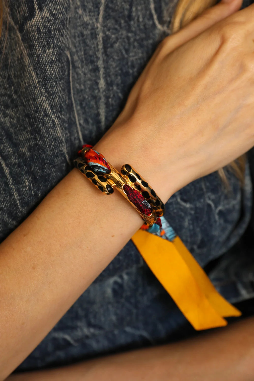 Manchette Léopard Gold An-née bracelet doré motif léopard noir
