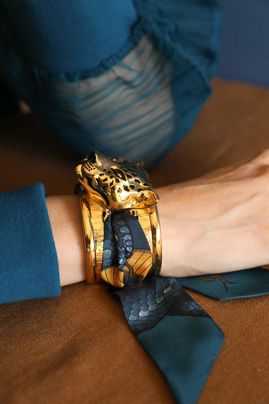 Manchette Léopard XL Gold An-née dorée avec tête de léopard
