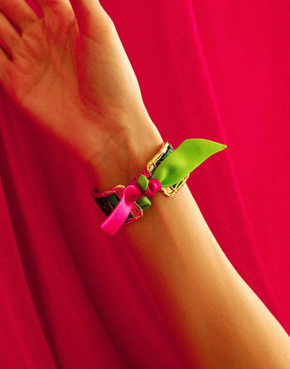 Bracelet manchette doree medaillon lune bijou tendance