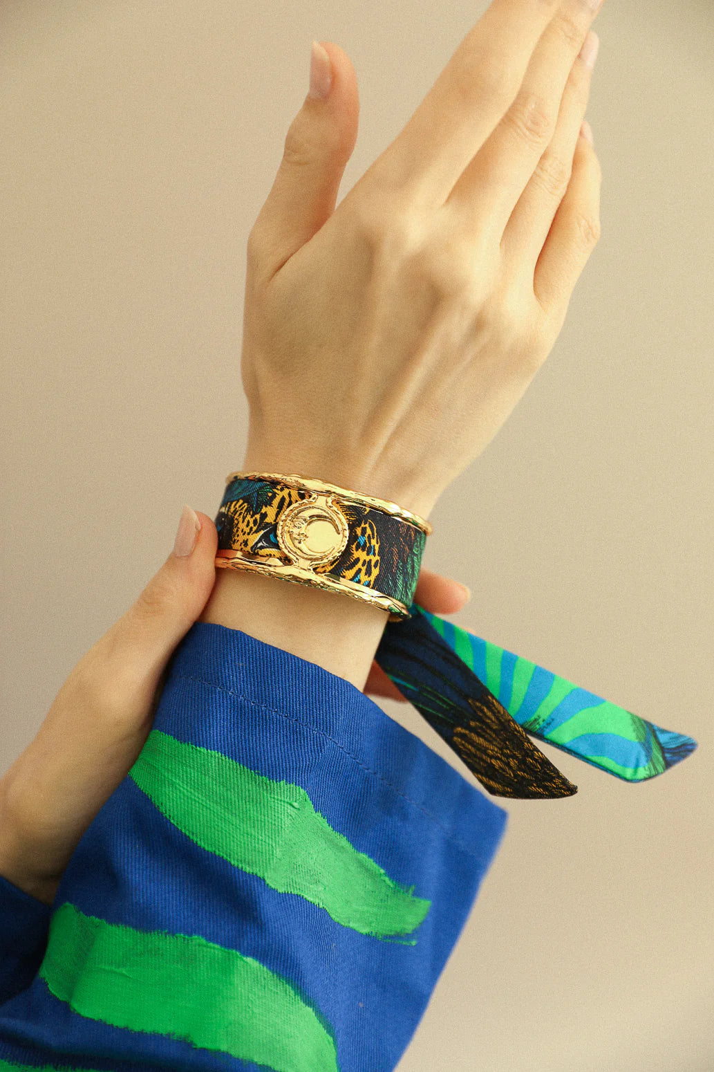Manchette doree lune centrale bijou foulard Divinity Sete