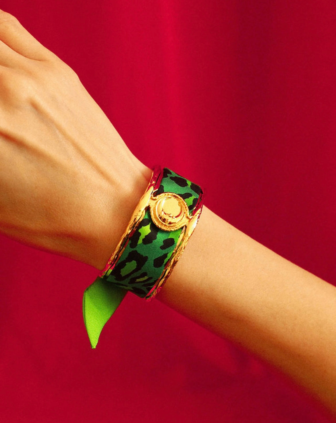 Manchette lune doree bracelet foulard bijou symbolique femme