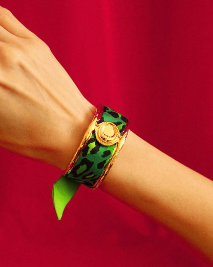 Manchette lune doree bracelet foulard bijou symbolique femme