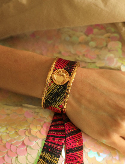 Bracelet manchette doree medaillon lune bijou tendance