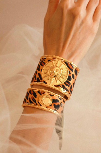Bijou manchette soleil doree accessoire symbolique lumineux