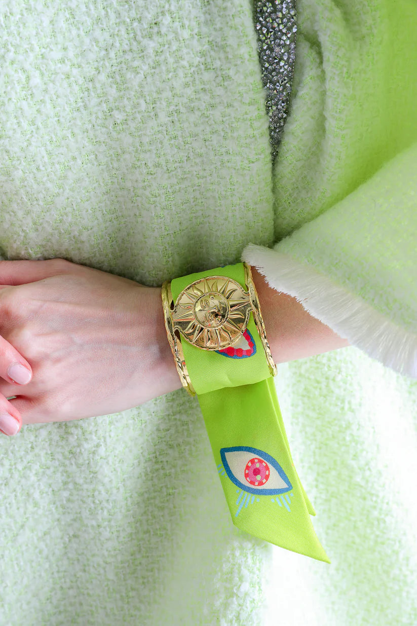 Bijou manchette soleil doree accessoire symbolique lumineux