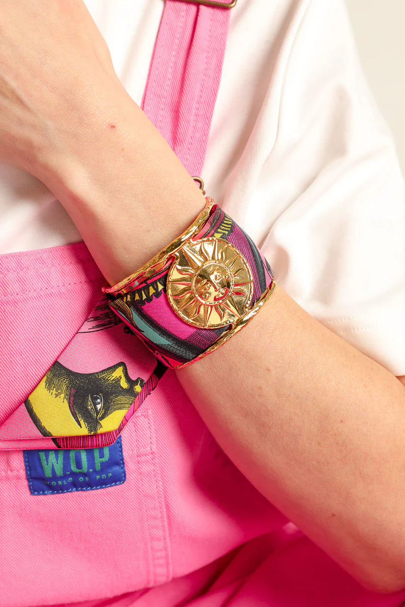 Bijou manchette soleil doree accessoire symbolique lumineux