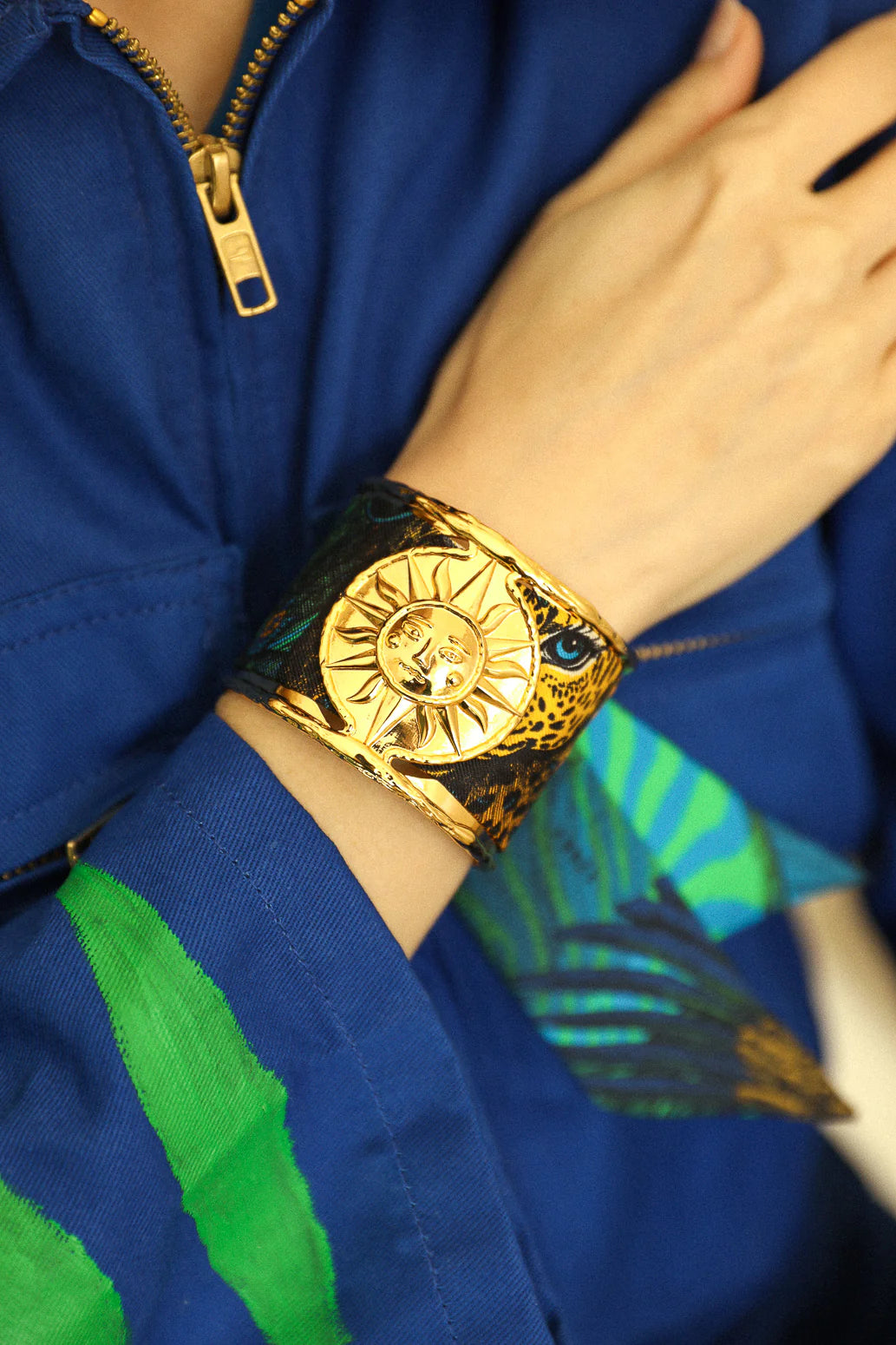 Manchette soleil doree bracelet foulard bijou lumineux