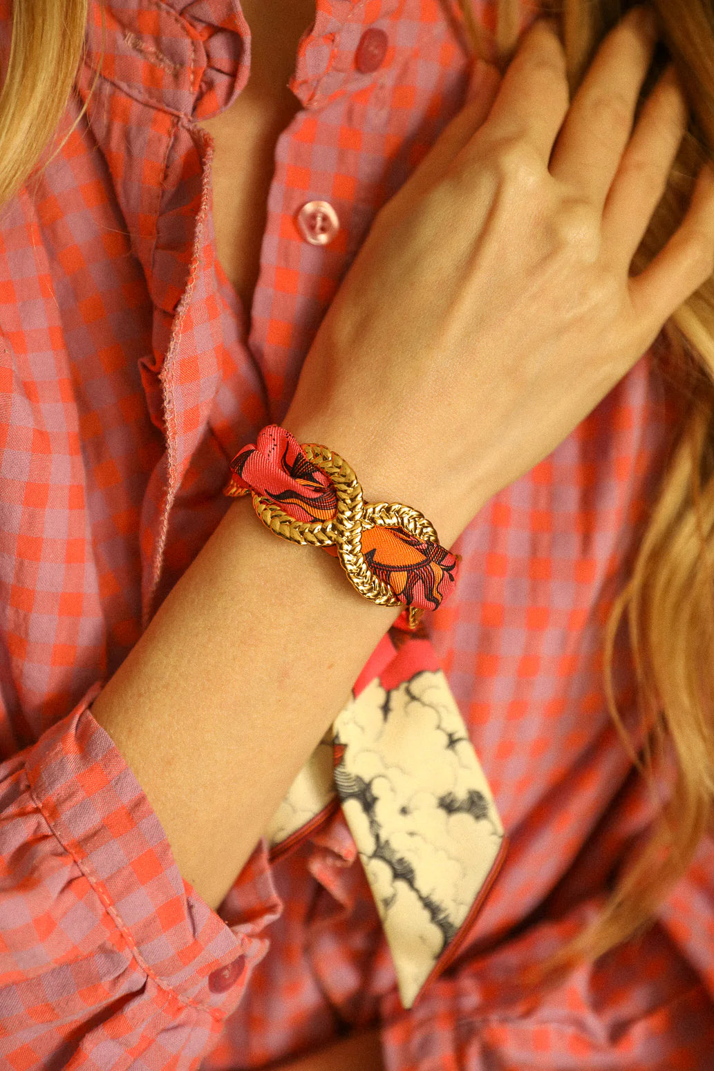 Manchette doree entrelacee bijou foulard Divinity Sete