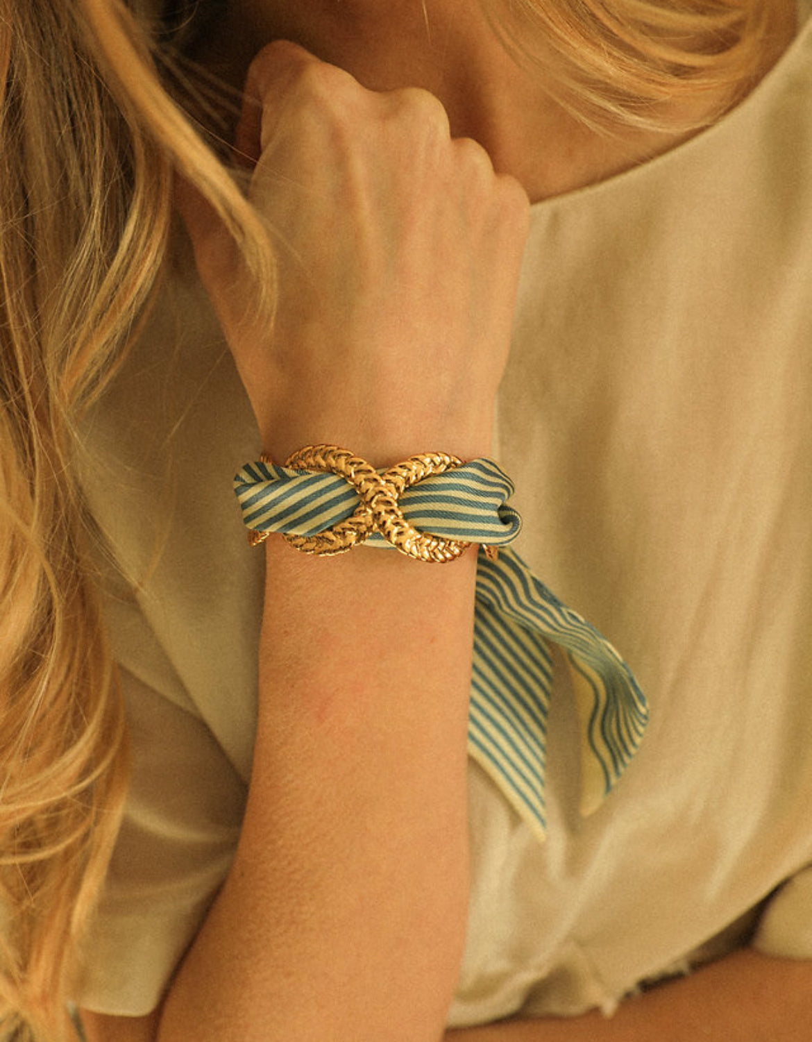 Bracelet manchette tresse doree design chaine tendance