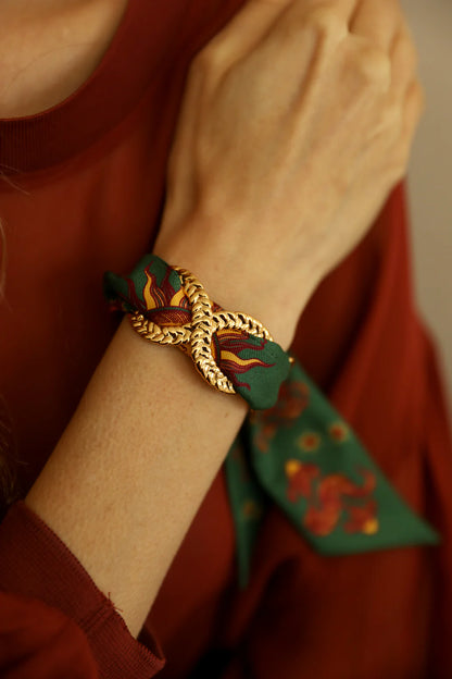 Manchette doree entrelacee bijou foulard Divinity Sete