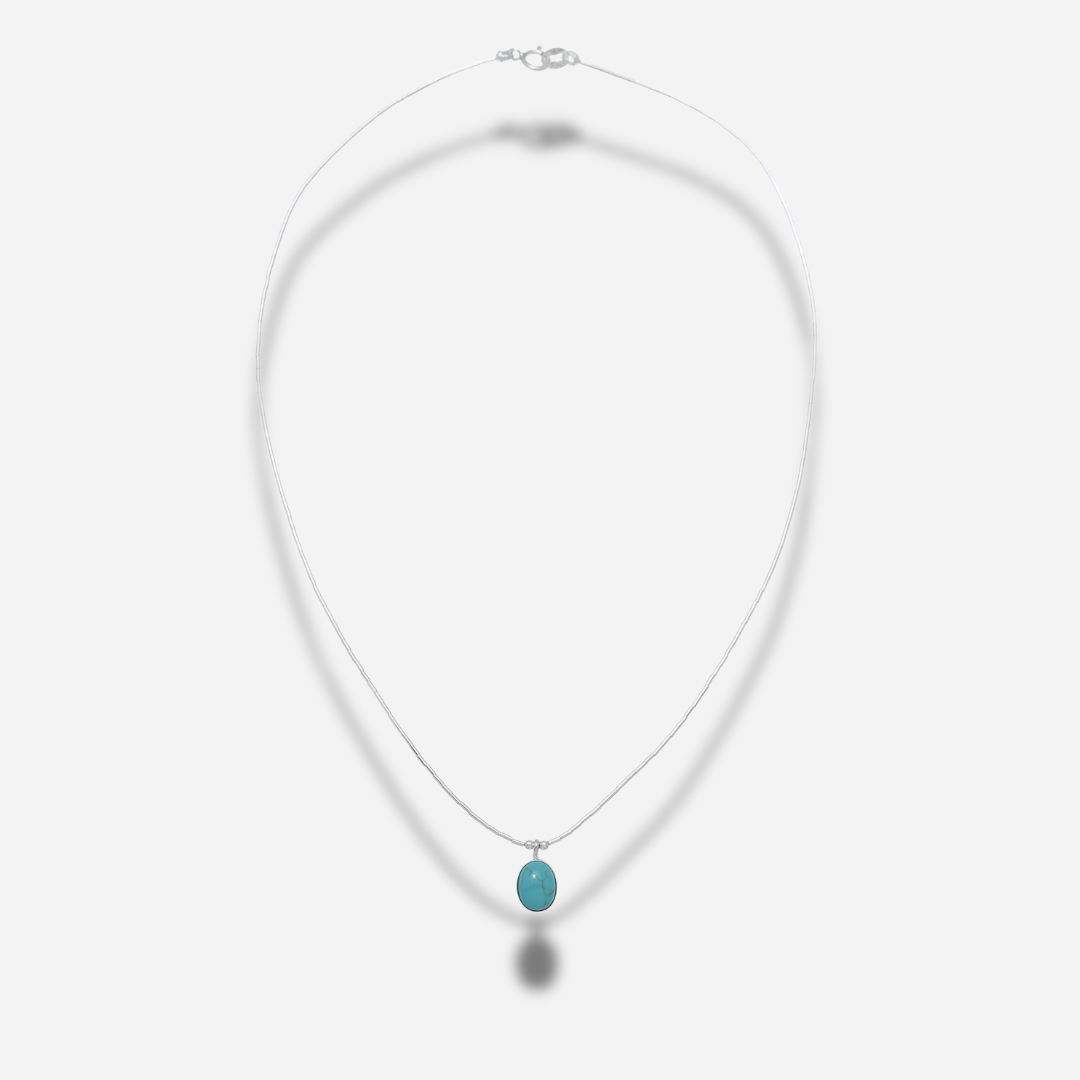 Collier N331 Ovale Turquoise Harpo en argent massif avec pendentif ovale serti d’une turquoise naturelle bleu ciel fabriqué artisanalement aux États-Unis.