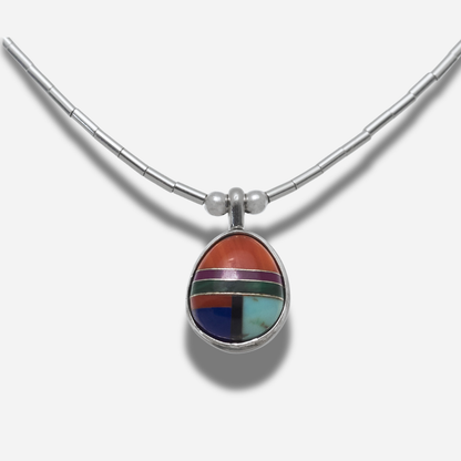 Collier N3311 Ovale Multipierres Harpo en argent massif avec pendentif ovale composé d’une mosaïque de pierres naturelles colorées sur chaîne liquid silver.