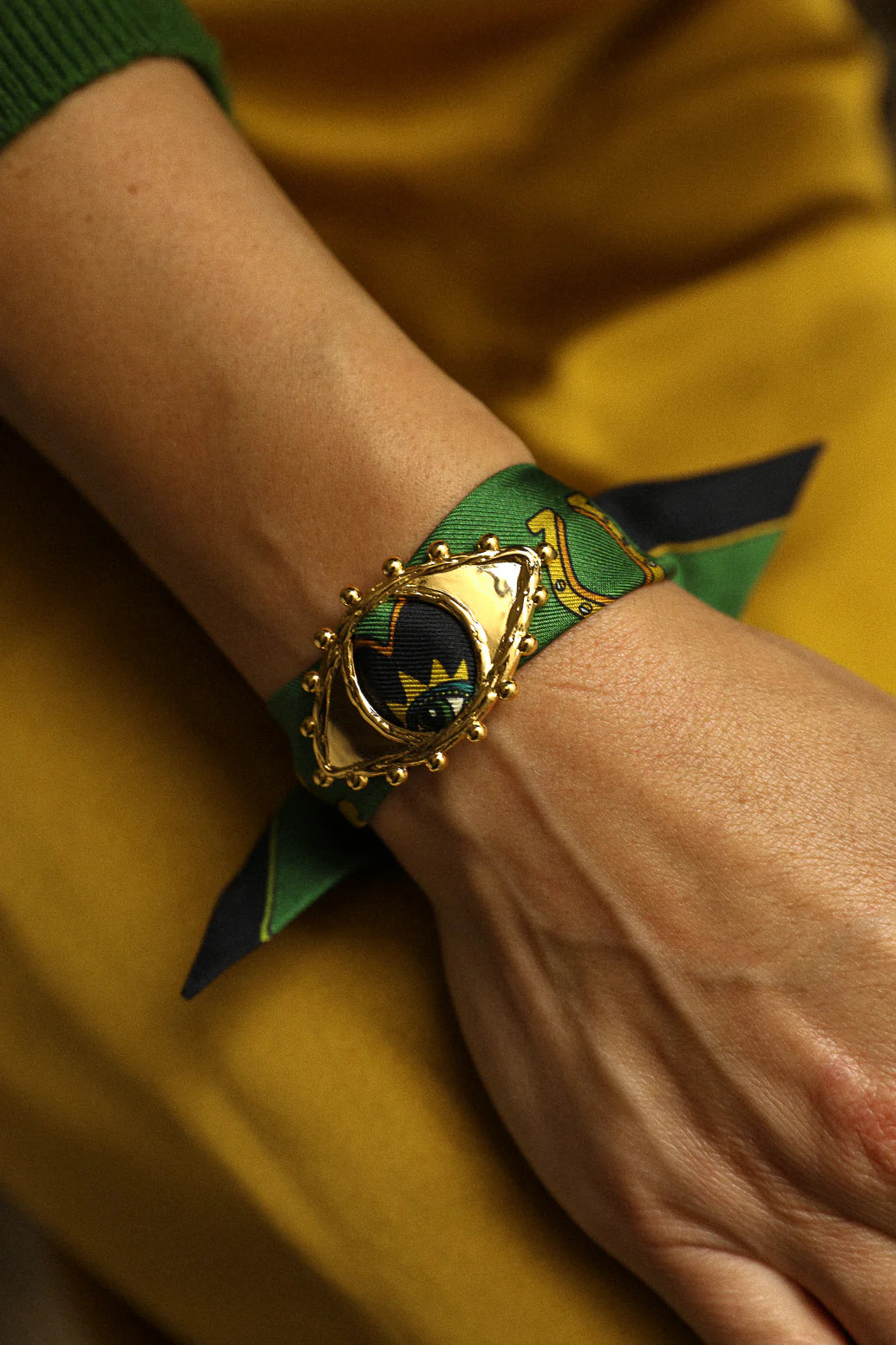 Ornement bracelet foulard oeil dore Annee