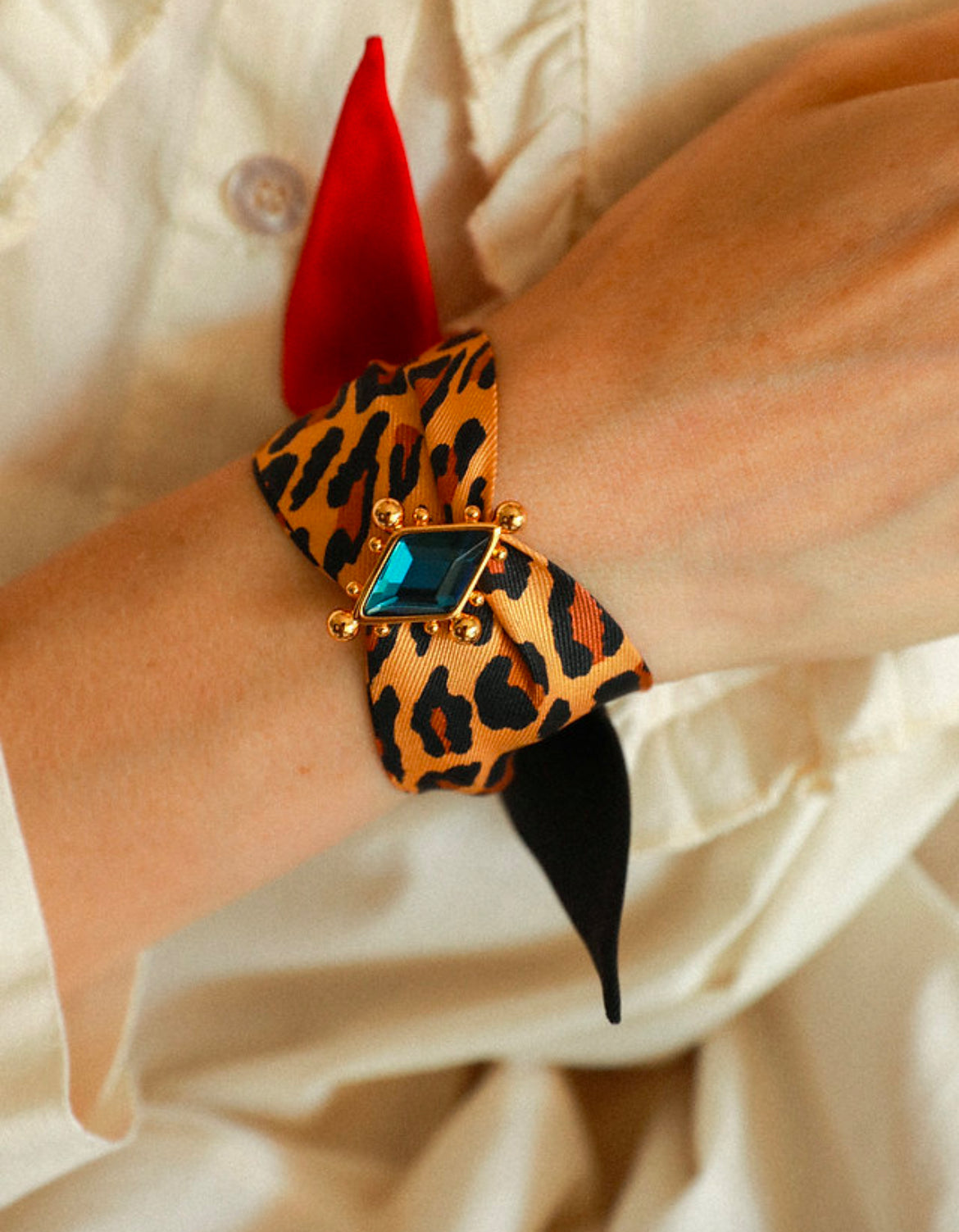 ornement-circusbleu-annee-divinity-sete