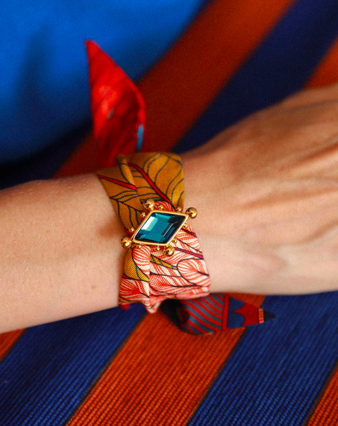 ornement-circusbleu-annee-divinity-sete