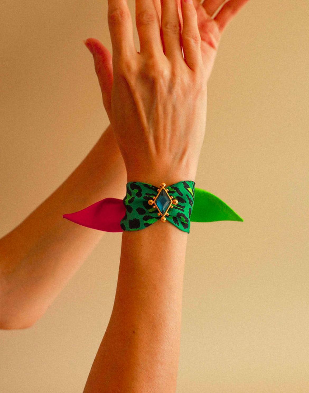 ornement-circusbleu-annee-divinity-sete