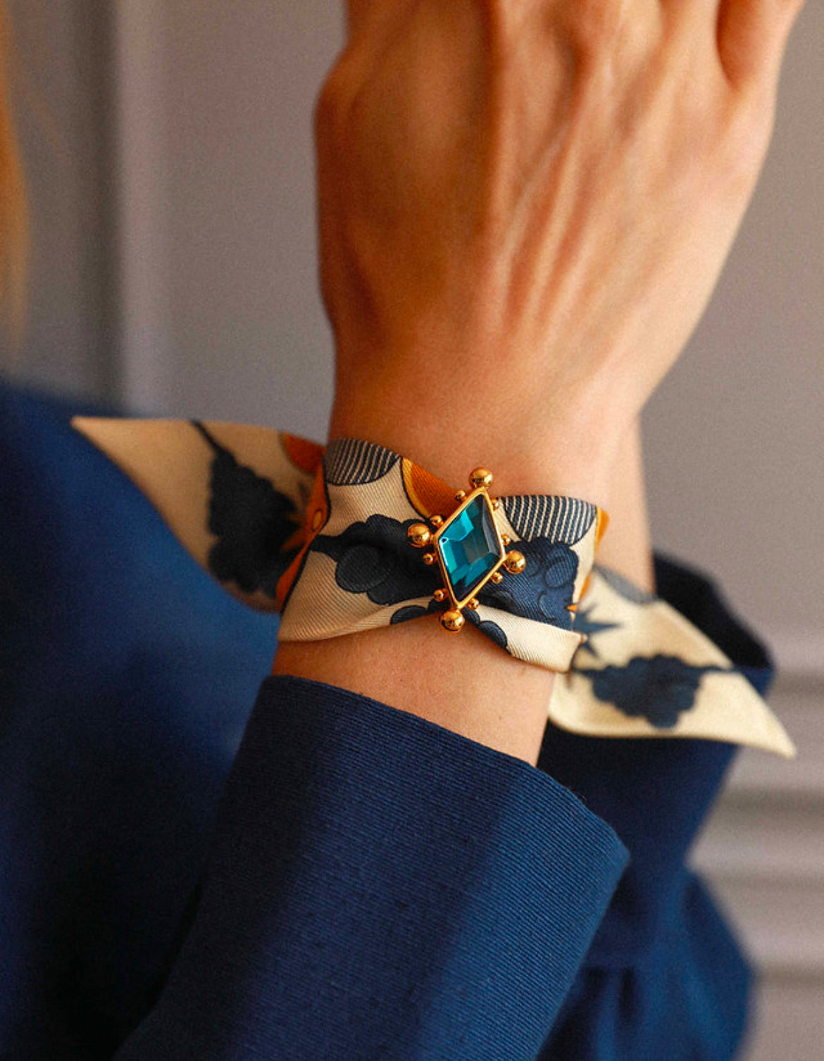 ornement-circusbleu-annee-divinity-sete