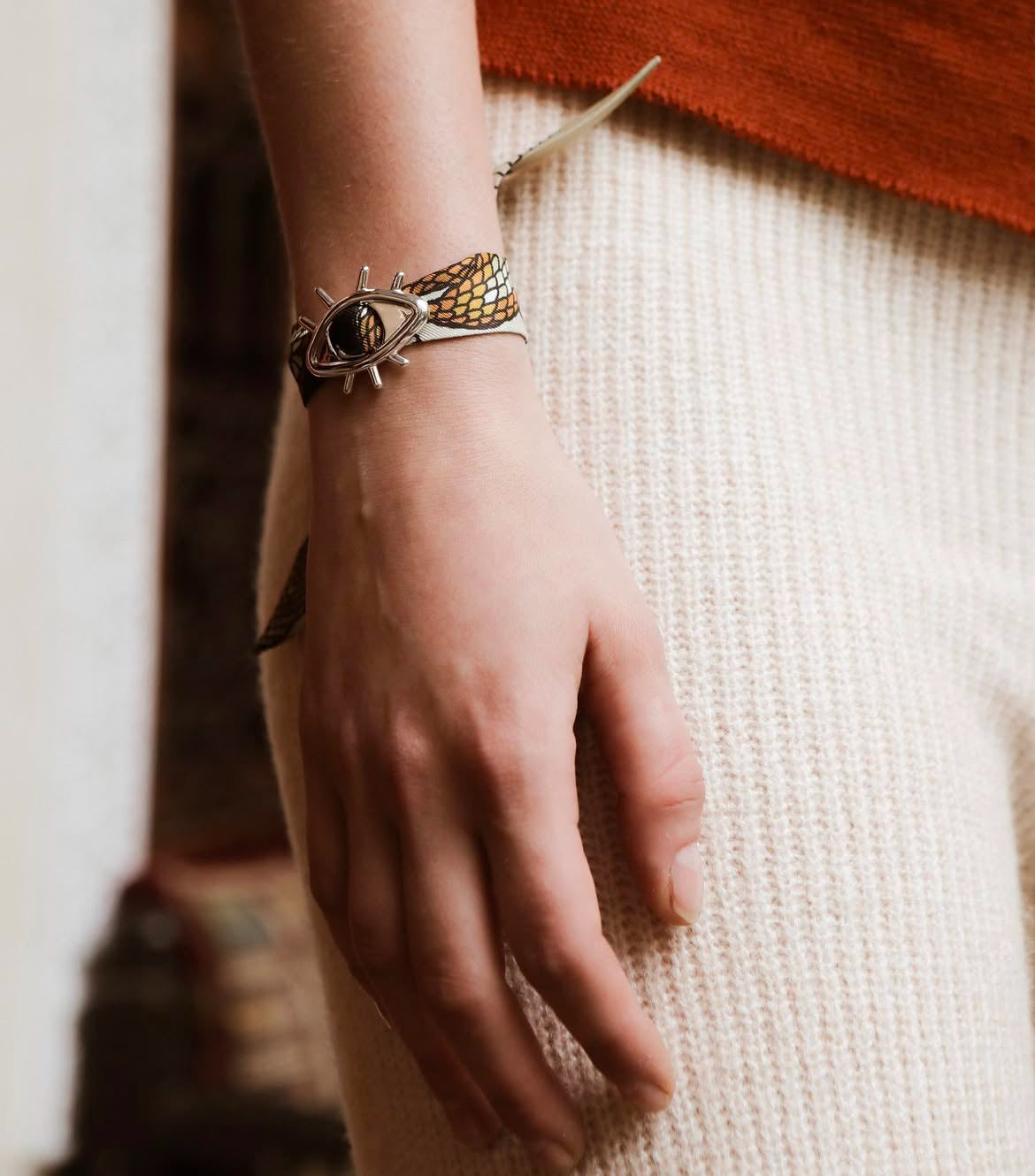 Ornement oeil argent Annee symbole protecteur bracelet foulard