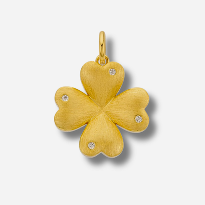 Pendentif Lucky Baby Gold trèfle à quatre feuilles doré avec strass
Image 2 – porté sur Torque