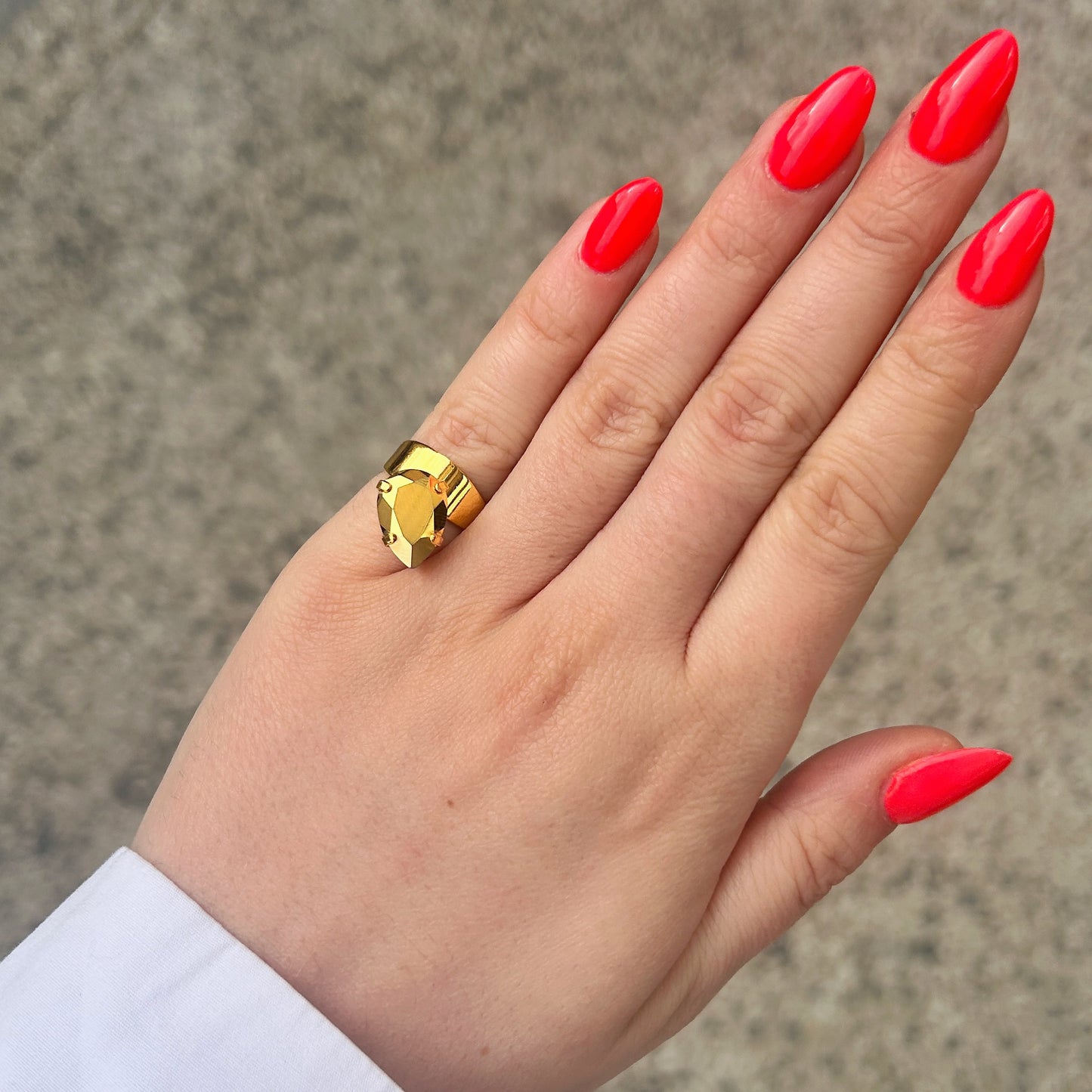 Pinky ring goutte gold portée Crézus