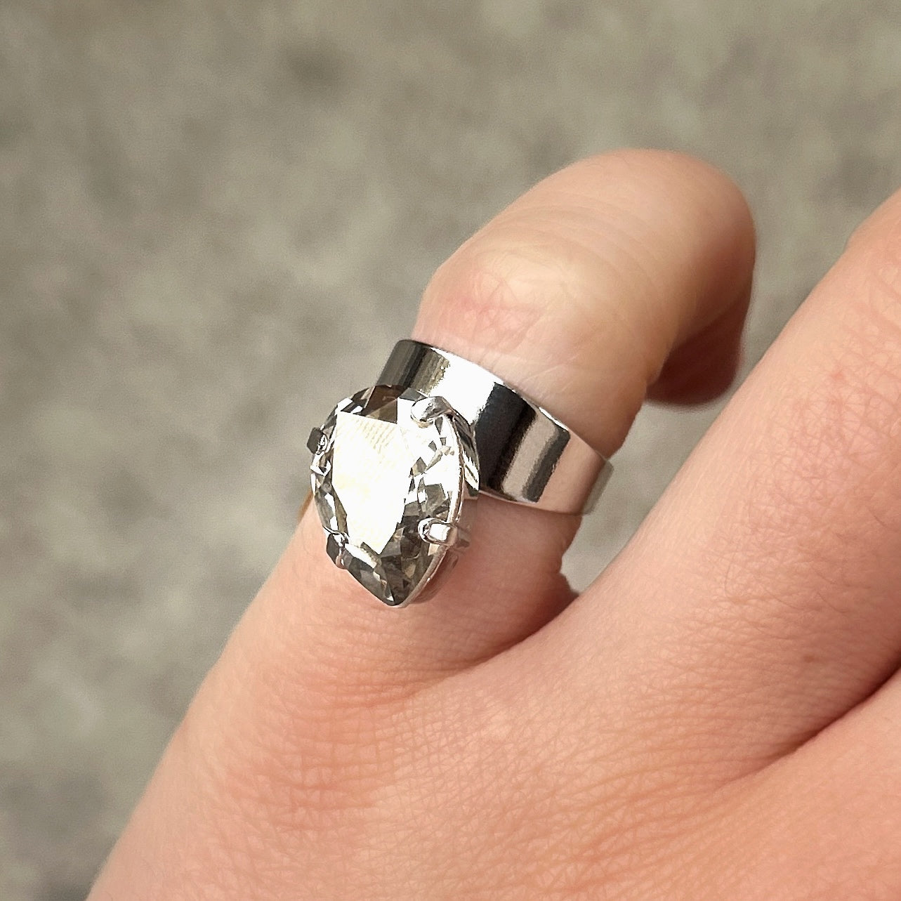 Bague petit doigt argent pierre goutte Crézus
