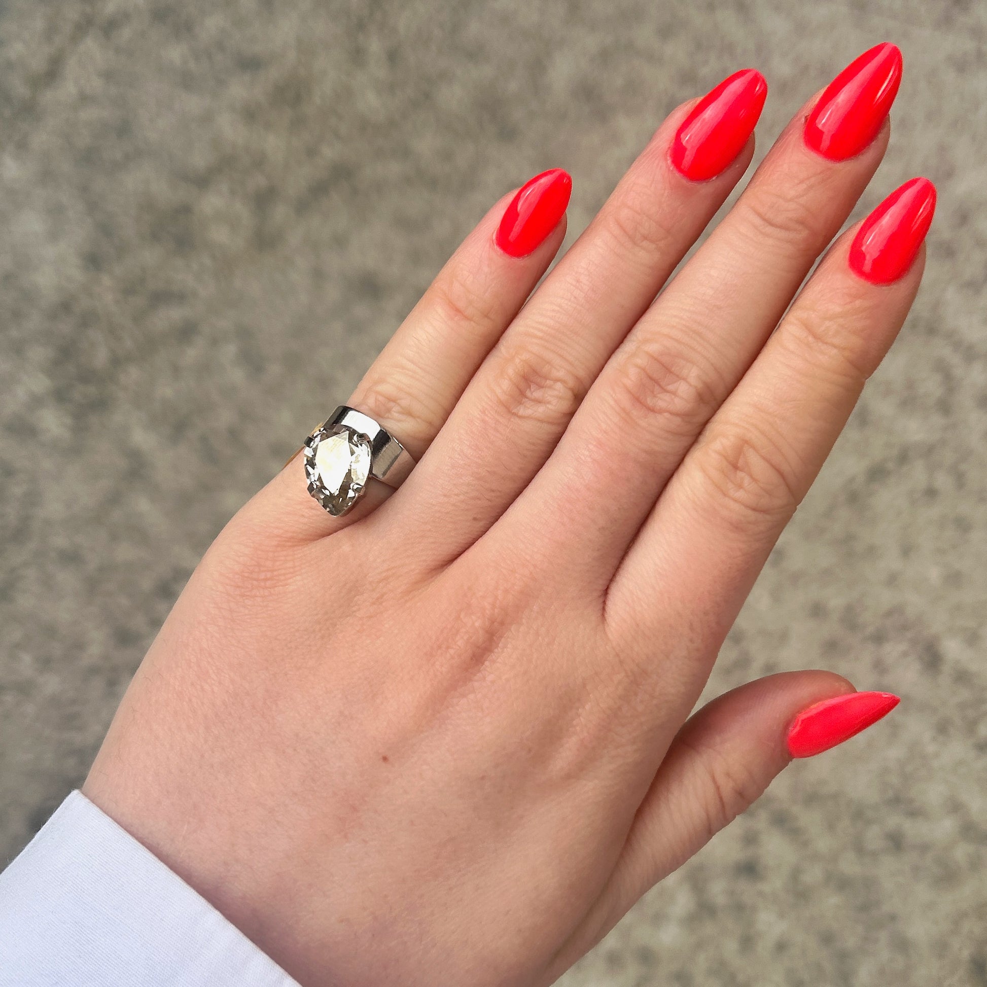 Pinky ring goutte silver portée Crézus