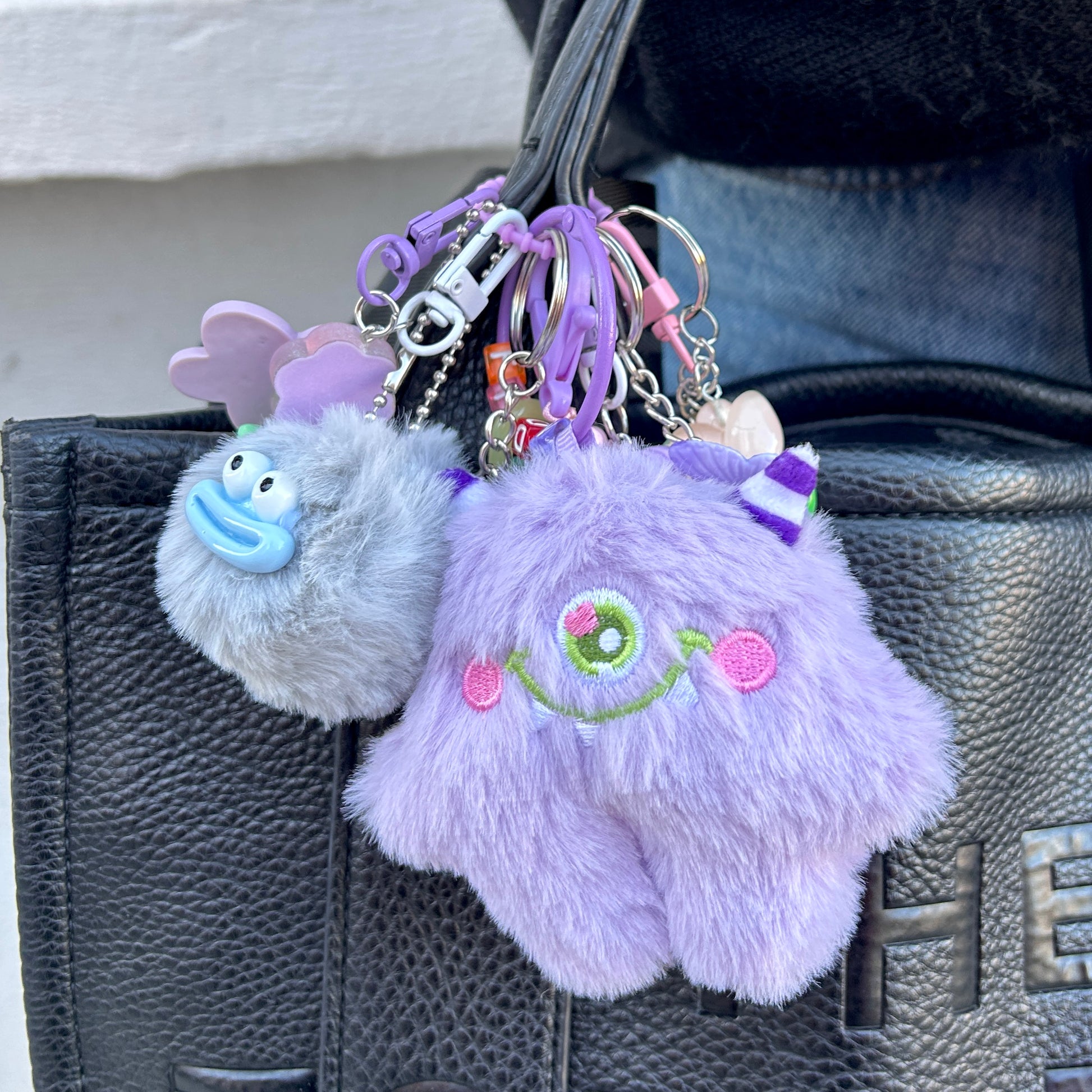 porte-cles-petit-monstre-lilas-divinity-sete