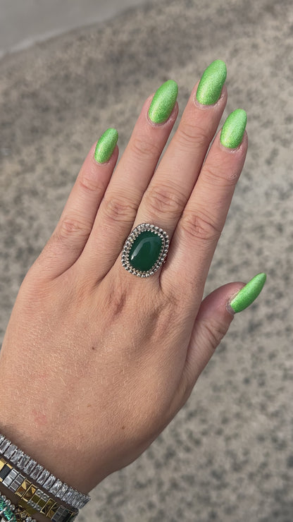 Bague Onyx Vert Rectangle XS en argent 925 et pierre naturelle portée à la main
