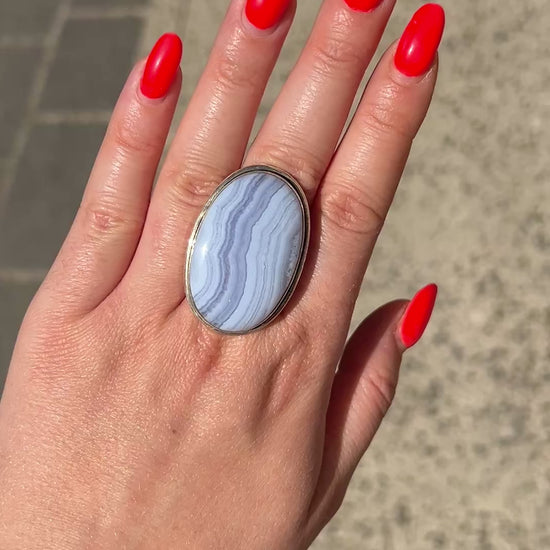 Bague pierre bleue veinée calcédoine naturelle