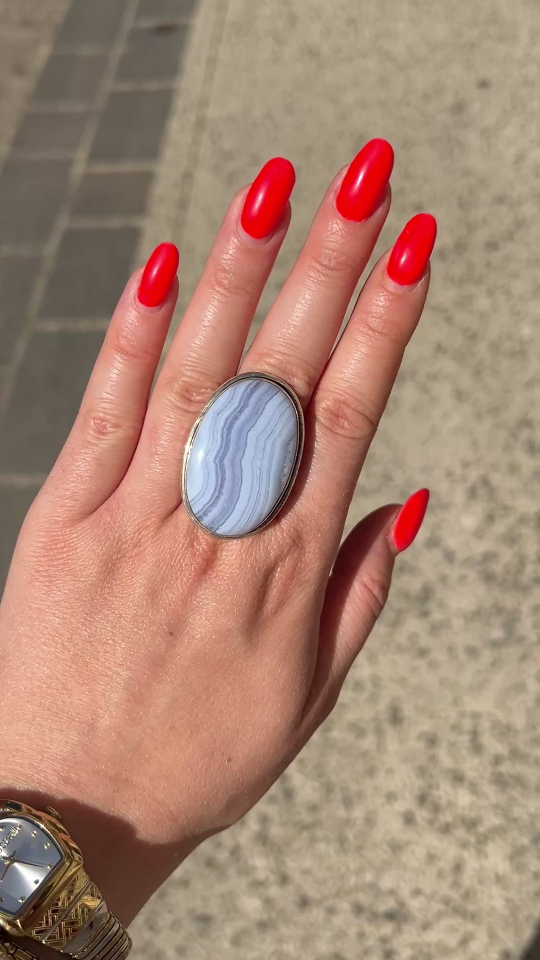 Bague pierre bleue veinée calcédoine naturelle