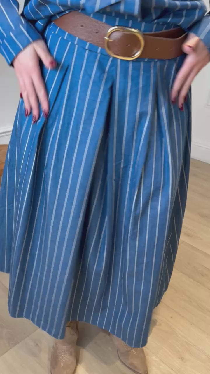Jupe longue rayée bleu femme portée