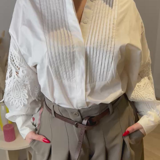 Chemise blanche femme portée