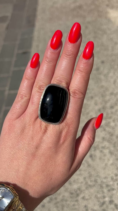 Bague onyx noir brillante design moderne