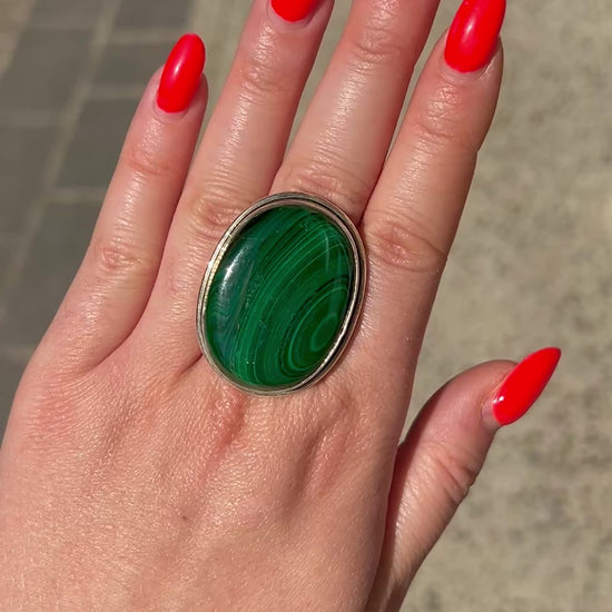 Bague pierre verte malachite naturelle motifs concentriques