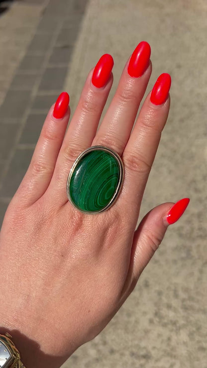 Bague pierre verte malachite naturelle motifs concentriques