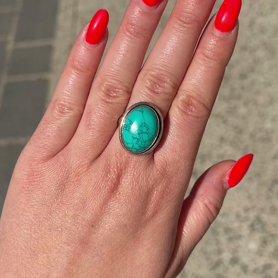 Bague pierre turquoise veines naturelles ronde