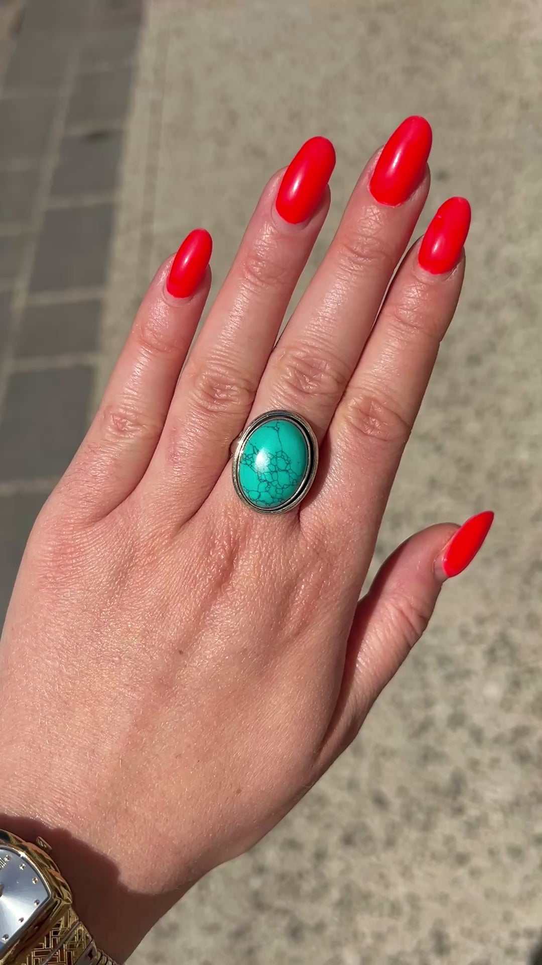 Bague pierre turquoise veines naturelles ronde