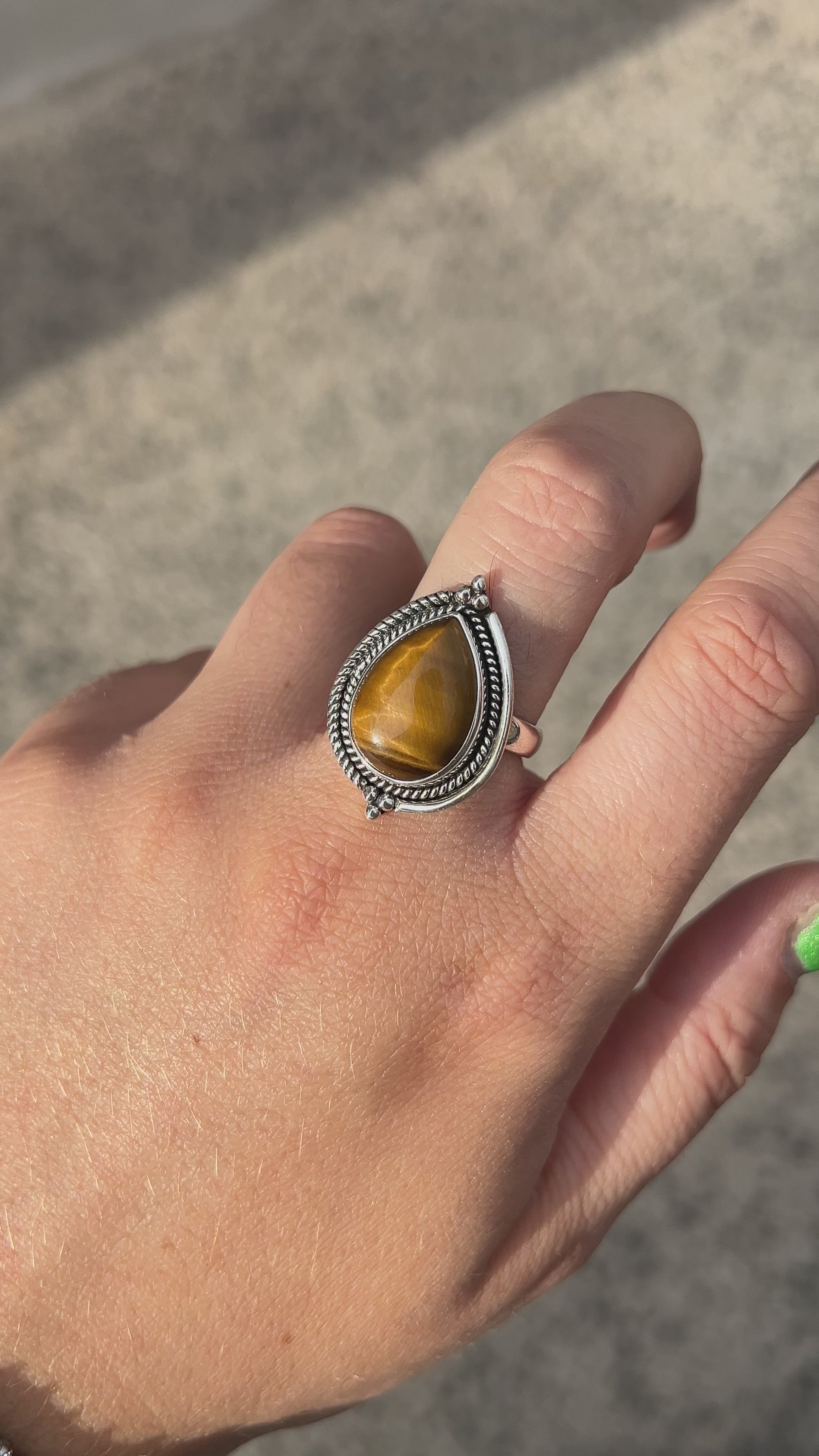 Bague Œil de Tigre Goutte XS réglable en argent 925 avec pierre naturelle
