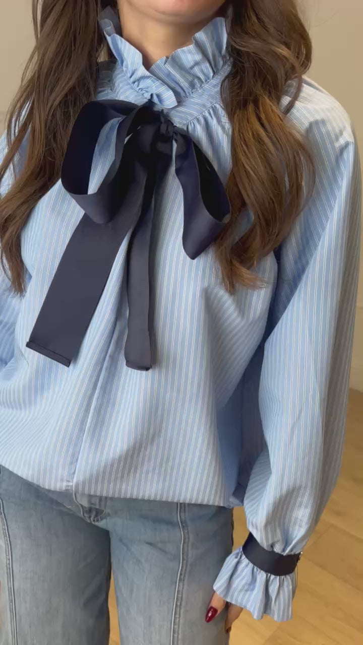 Blouse bleu ciel femme portée manches longues