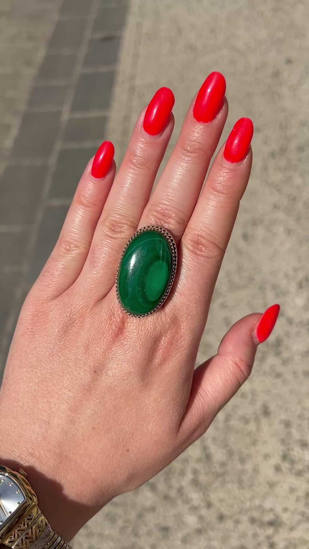 Bague pierre verte malachite naturelle ovale motifs concentriques