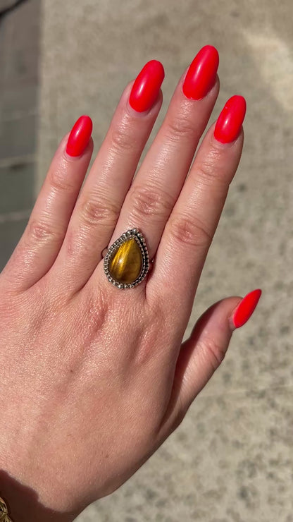 Petite bague pierre naturelle dorée élégante