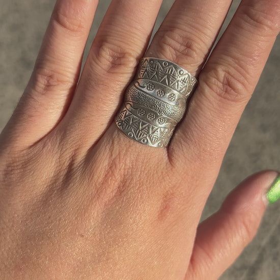 Bague Tribu 12 réglable en argent 925 motifs ethniques – Divinity Sète
