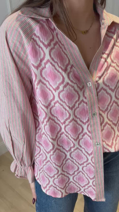 Détail imprimé graphique blouse rose femme